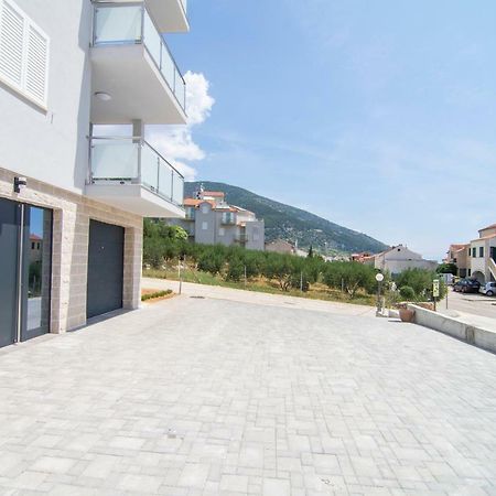 Apartments Sara 4 Bol Luaran gambar