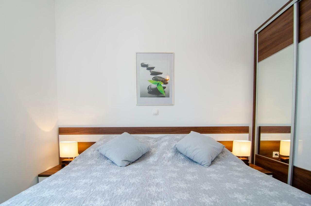 Apartments Sara 4 Bol Luaran gambar
