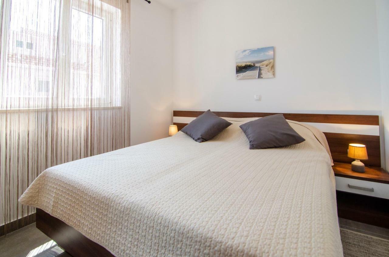 Apartments Sara 4 Bol Luaran gambar