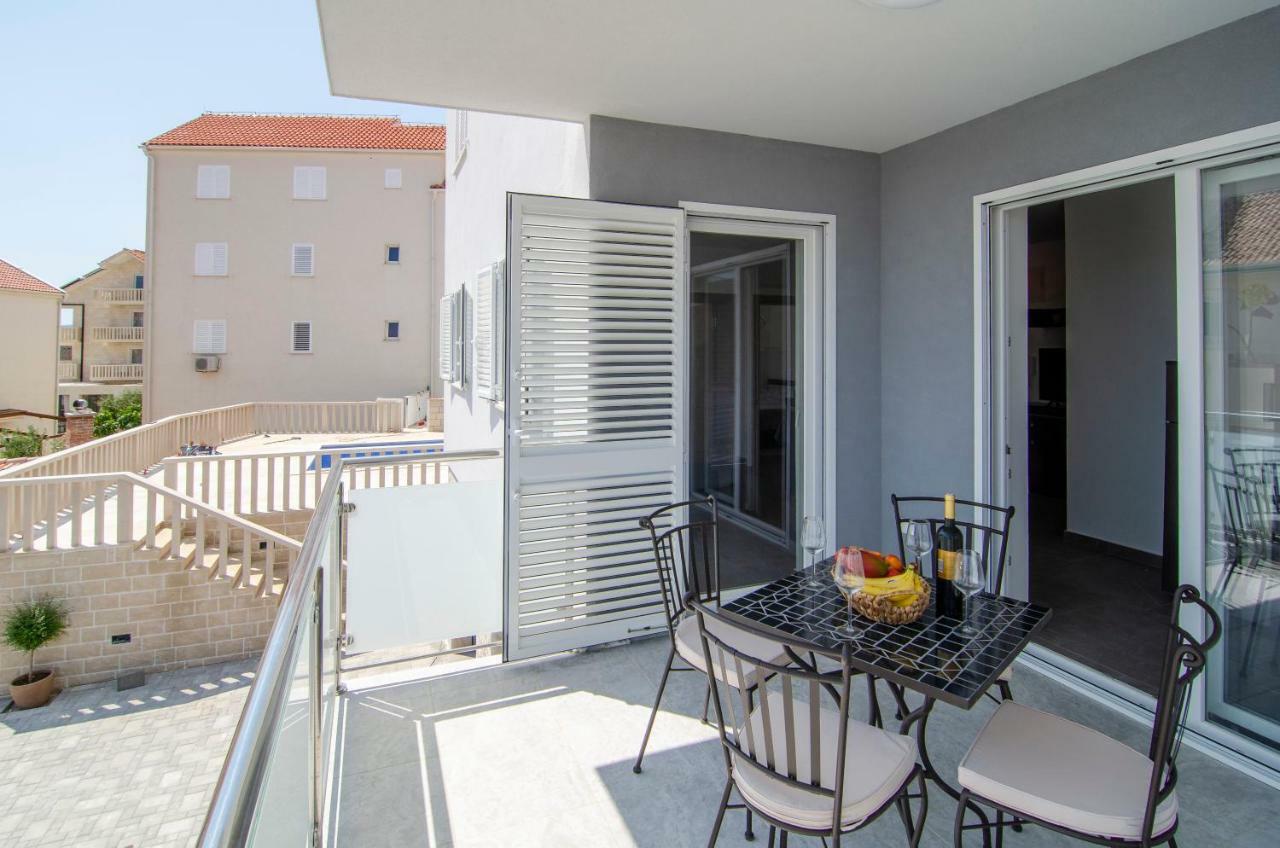 Apartments Sara 4 Bol Luaran gambar