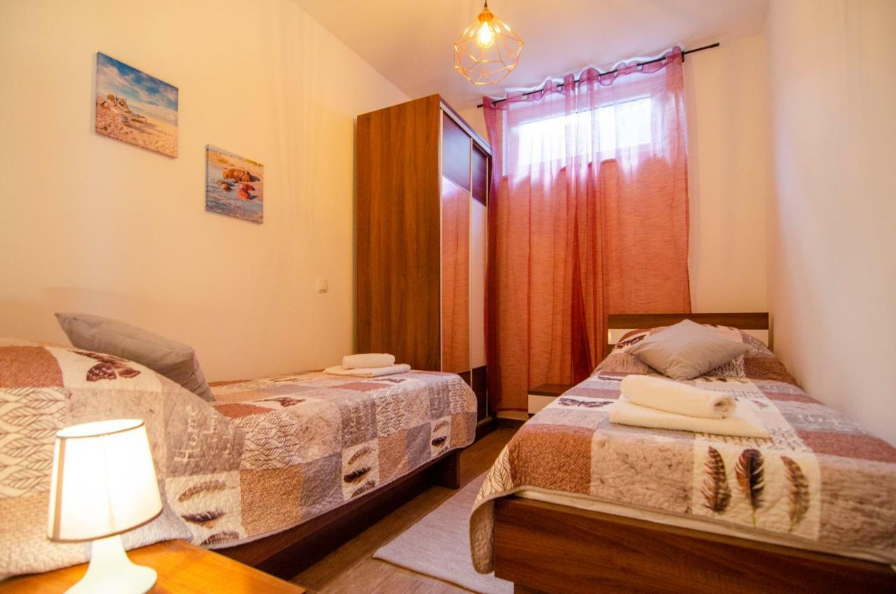 Apartments Sara 4 Bol Luaran gambar