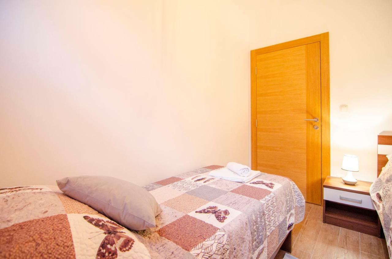 Apartments Sara 4 Bol Luaran gambar