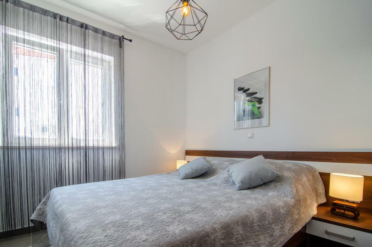 Apartments Sara 4 Bol Luaran gambar