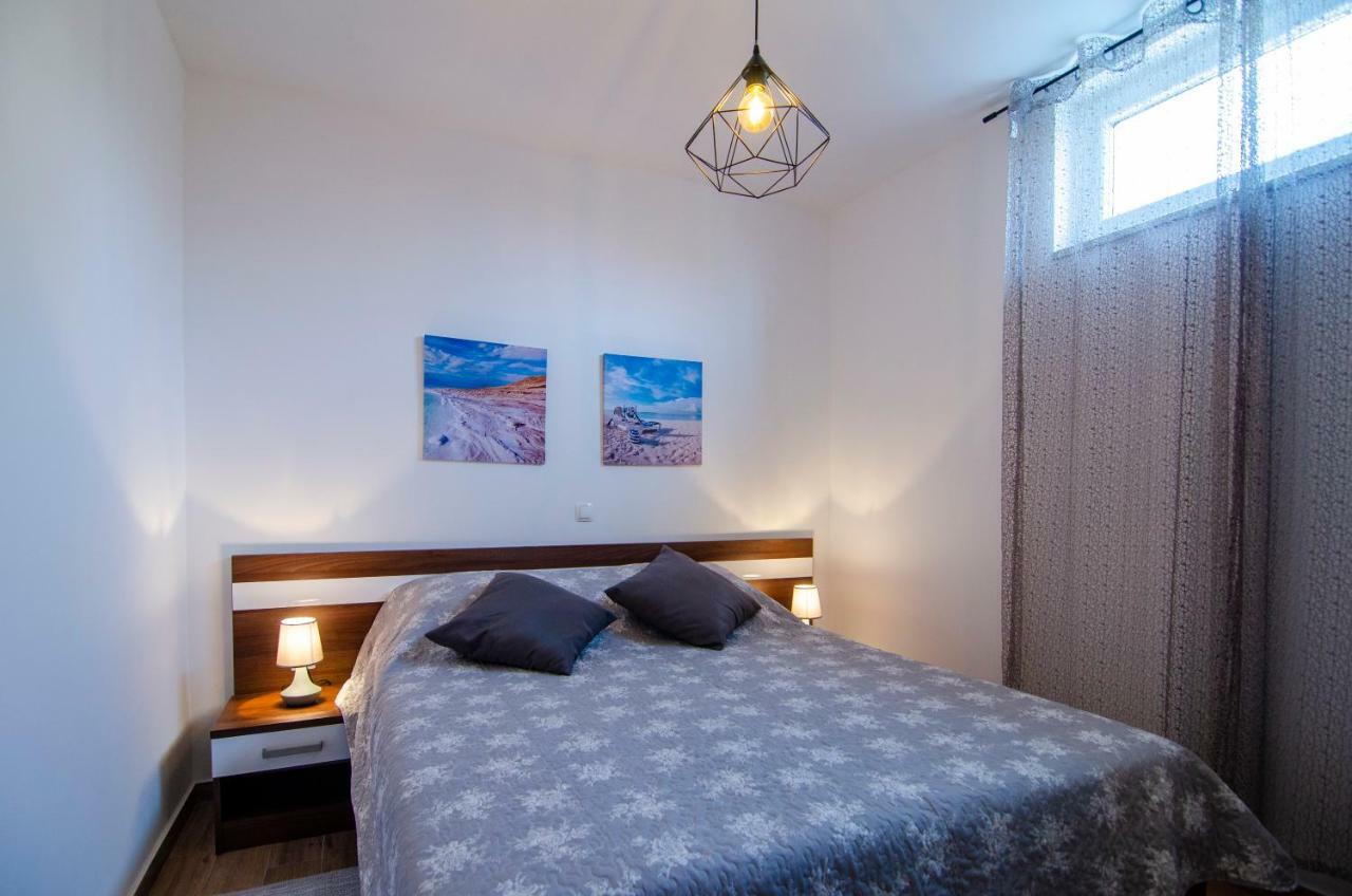 Apartments Sara 4 Bol Luaran gambar