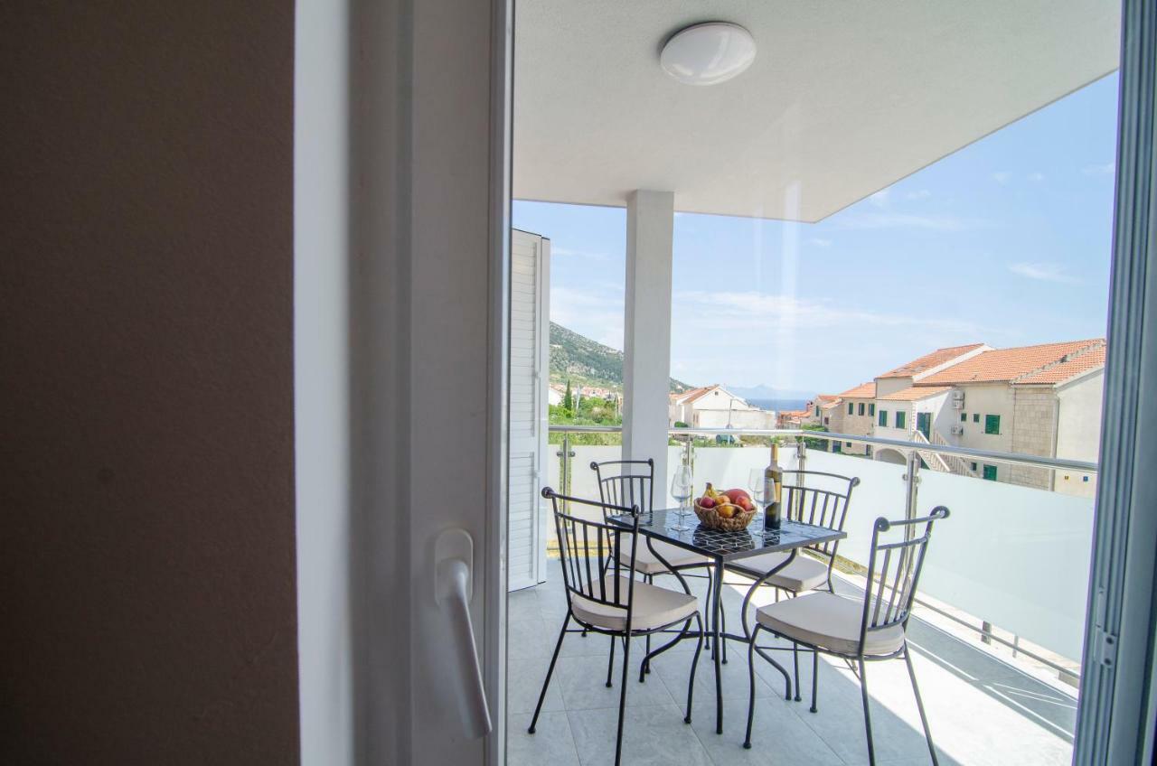 Apartments Sara 4 Bol Luaran gambar