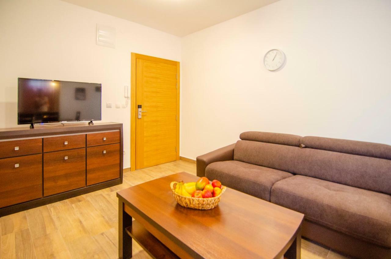 Apartments Sara 4 Bol Luaran gambar