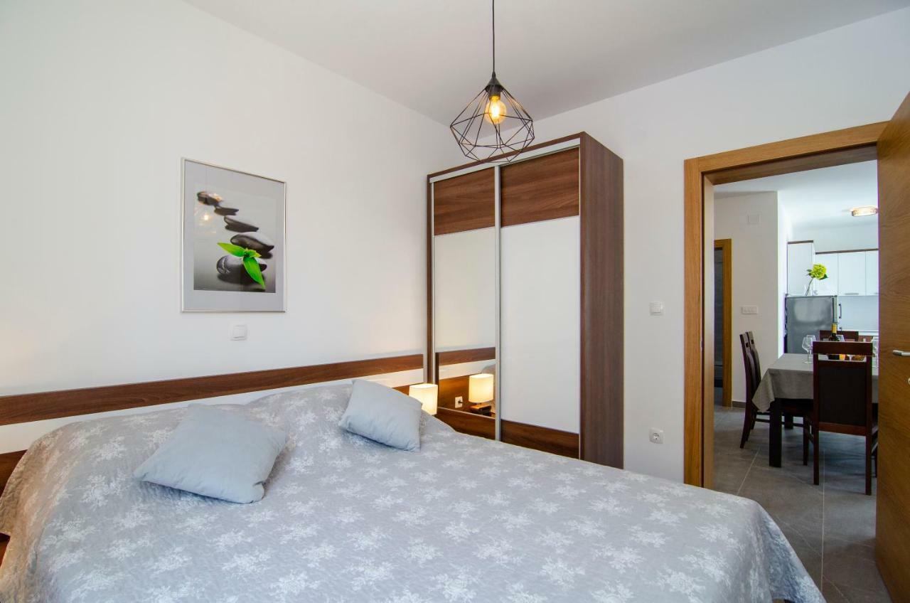 Apartments Sara 4 Bol Luaran gambar