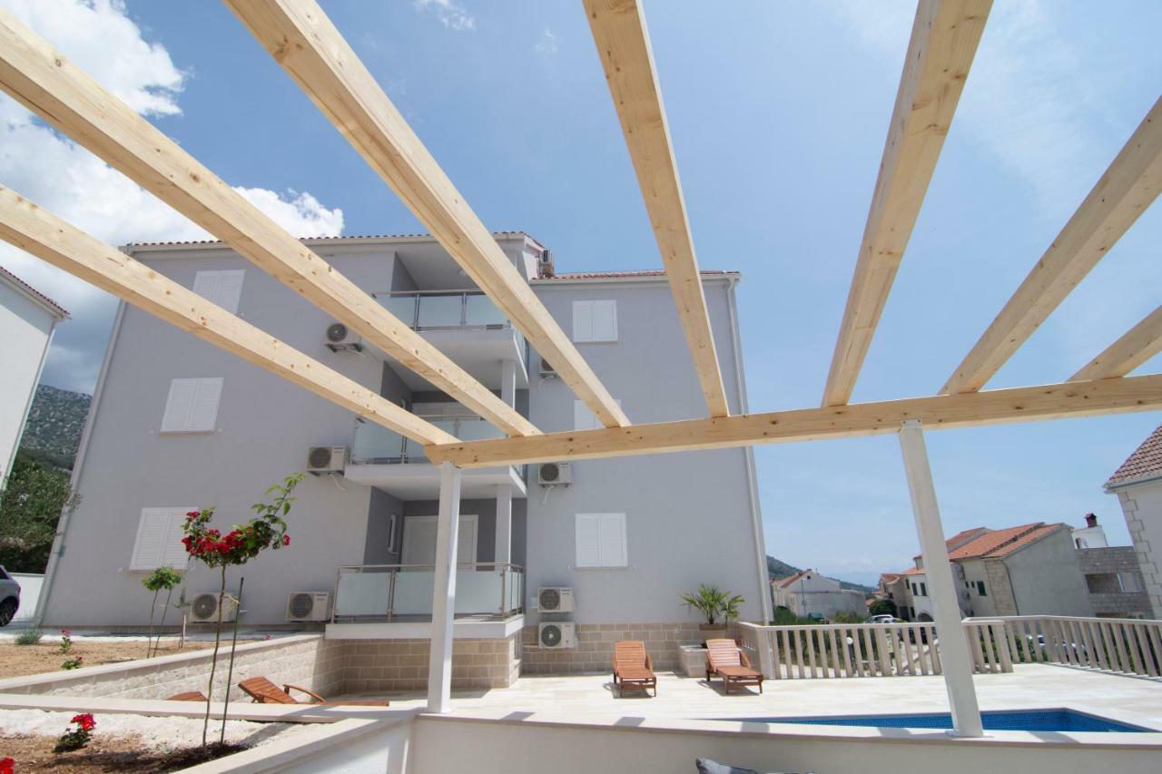 Apartments Sara 4 Bol Luaran gambar