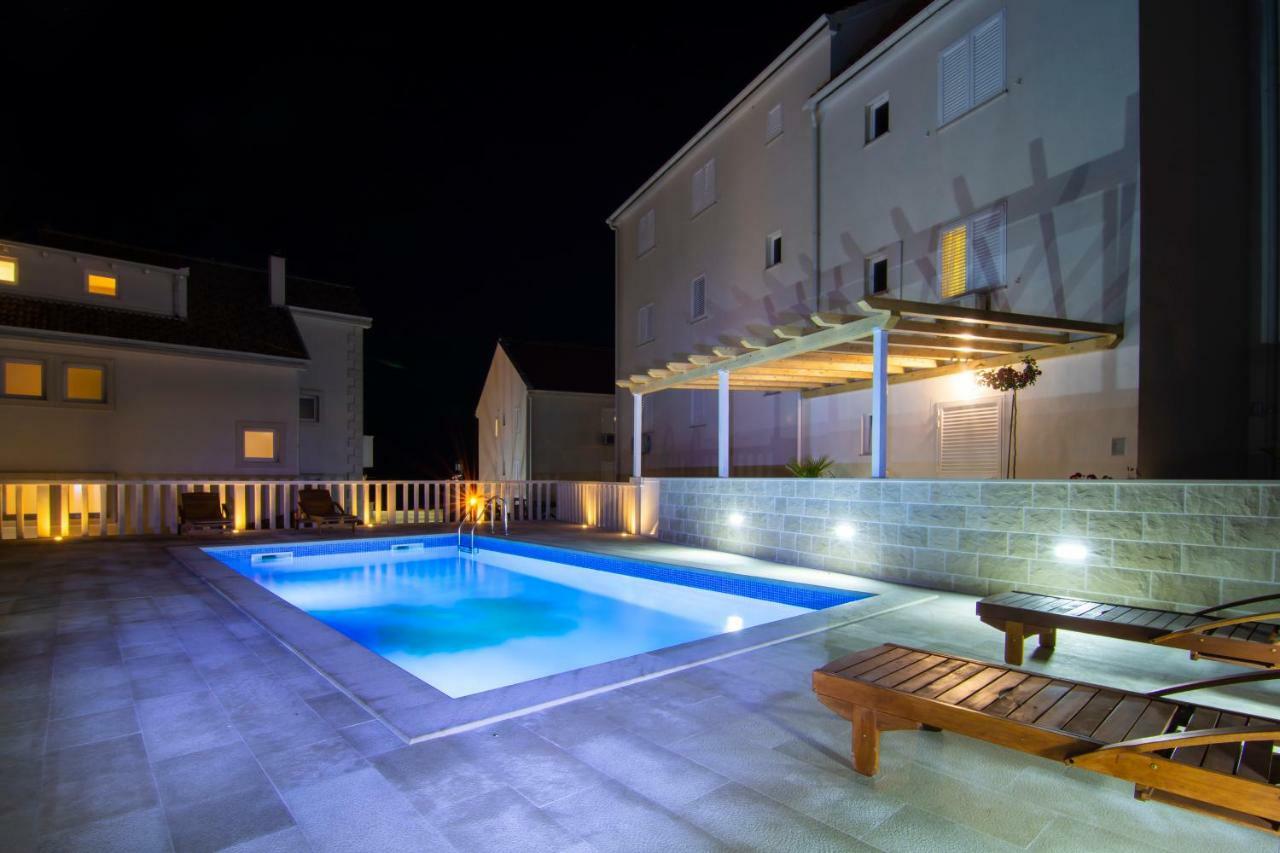 Apartments Sara 4 Bol Luaran gambar