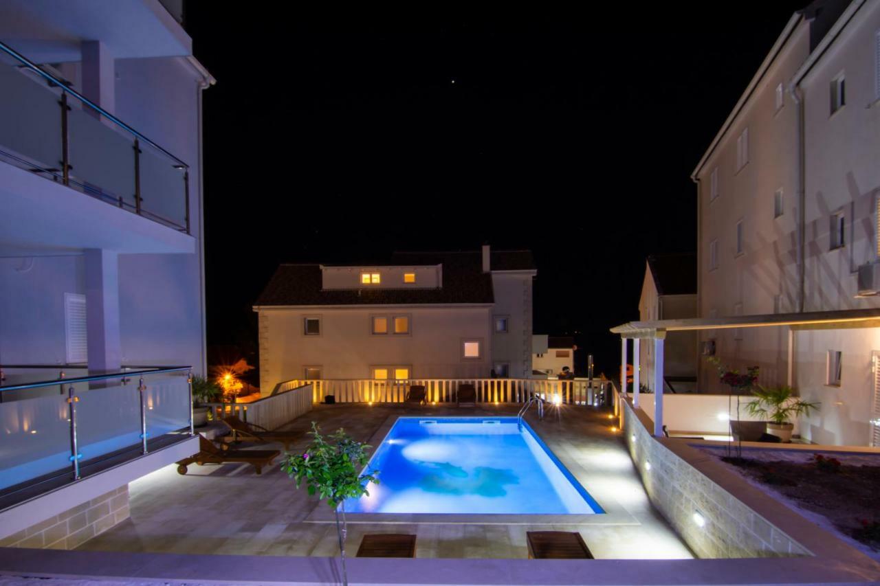 Apartments Sara 4 Bol Luaran gambar