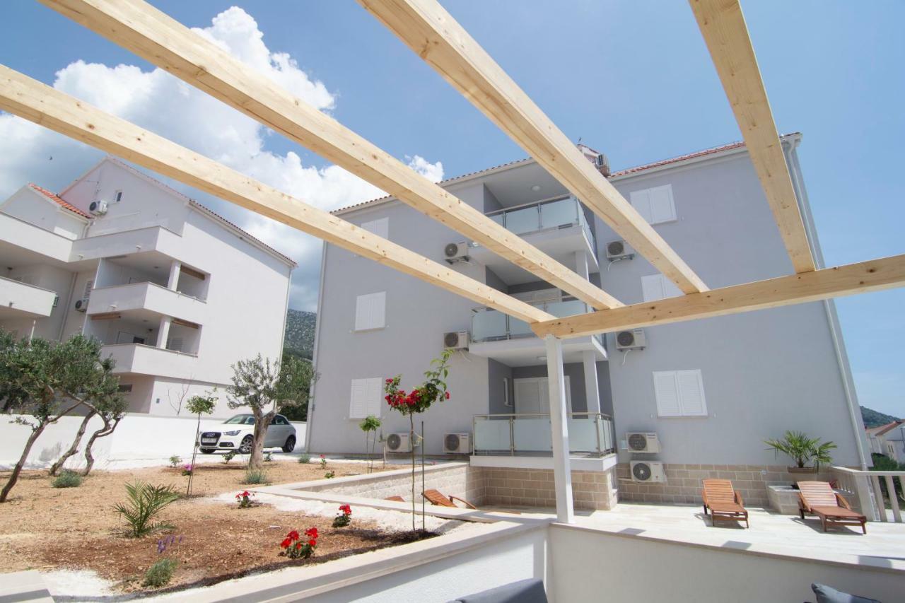 Apartments Sara 4 Bol Luaran gambar