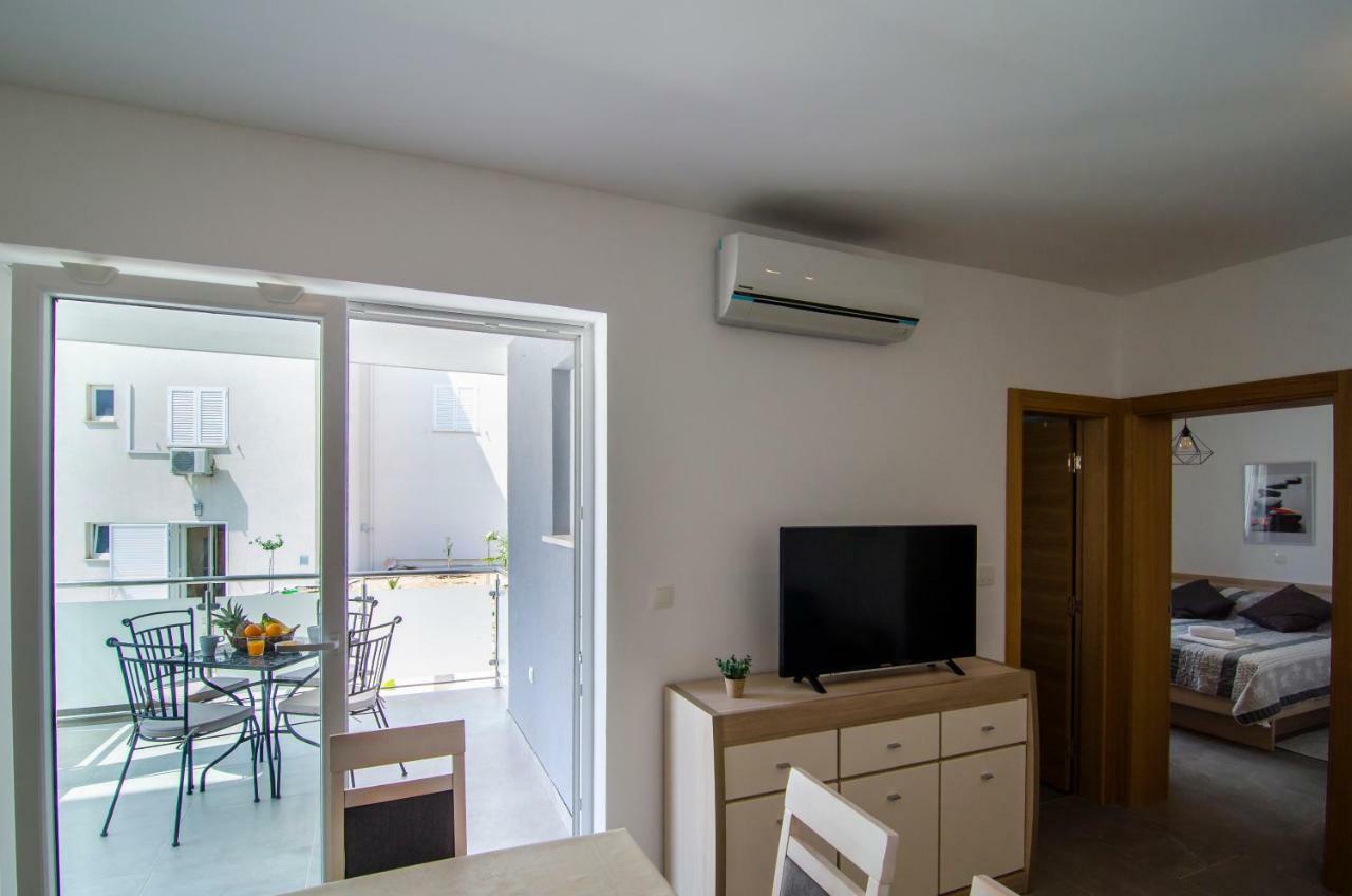 Apartments Sara 4 Bol Luaran gambar