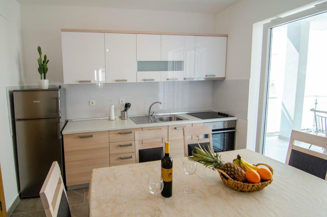 Apartments Sara 4 Bol Luaran gambar
