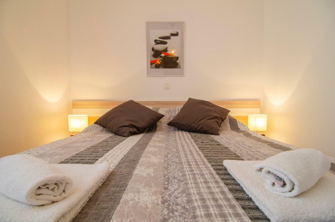 Apartments Sara 4 Bol Luaran gambar