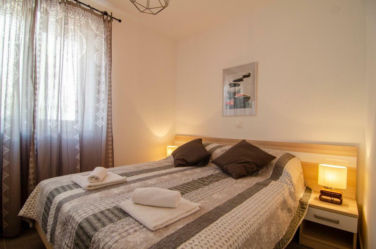 Apartments Sara 4 Bol Luaran gambar