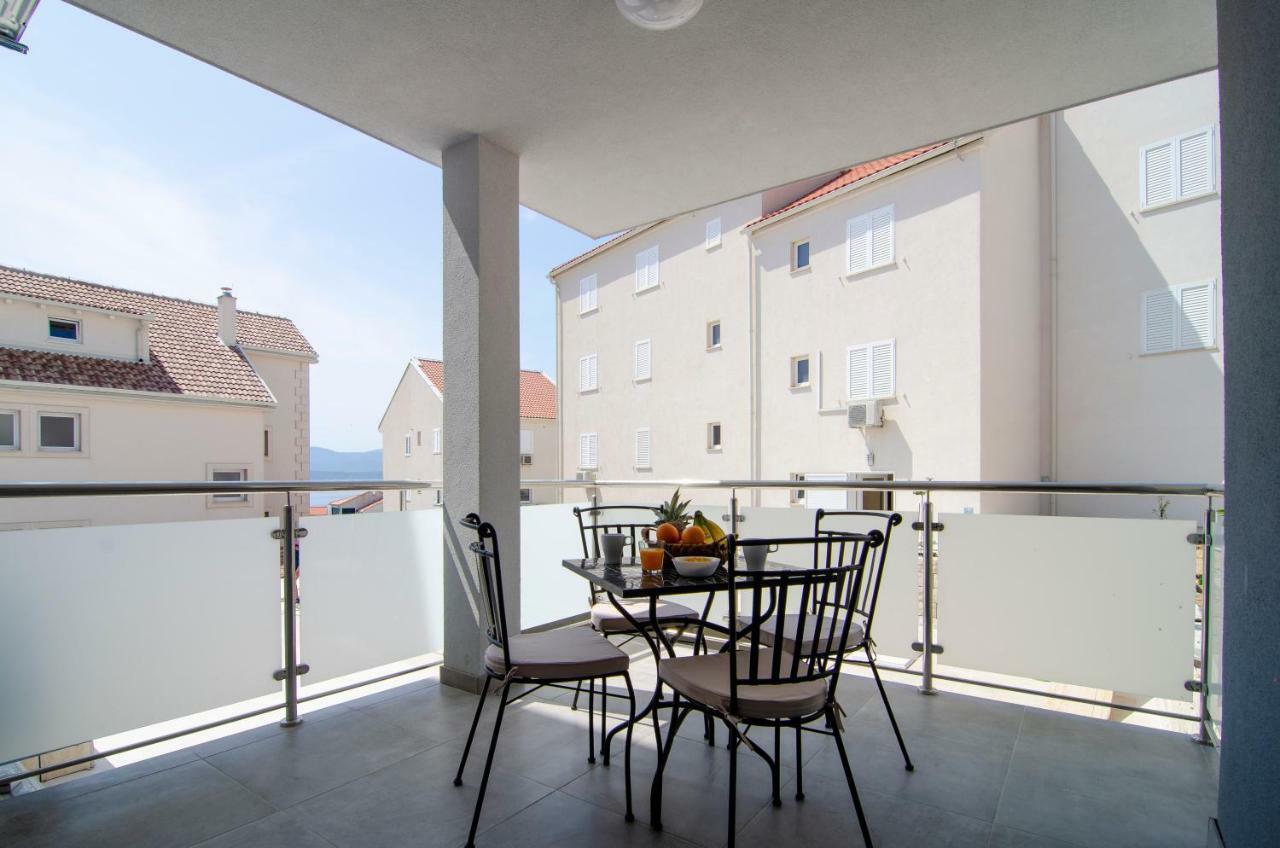 Apartments Sara 4 Bol Luaran gambar
