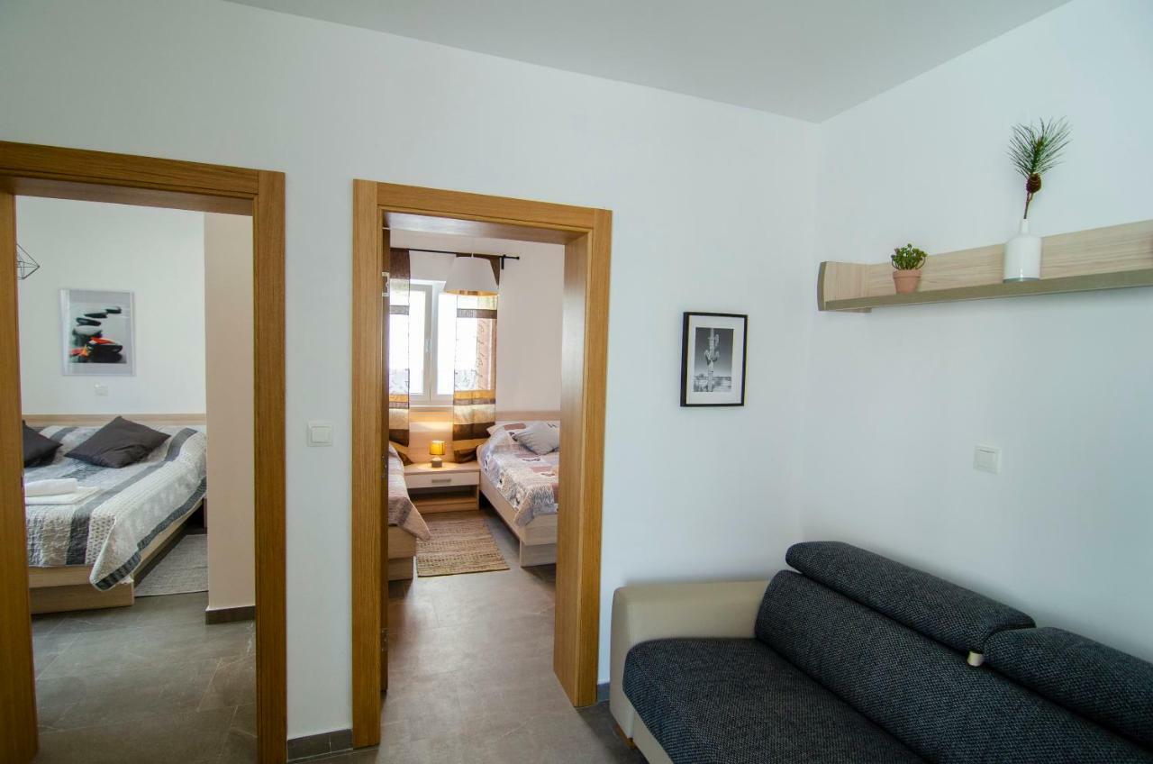 Apartments Sara 4 Bol Luaran gambar
