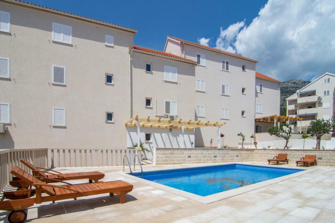 Apartments Sara 4 Bol Luaran gambar