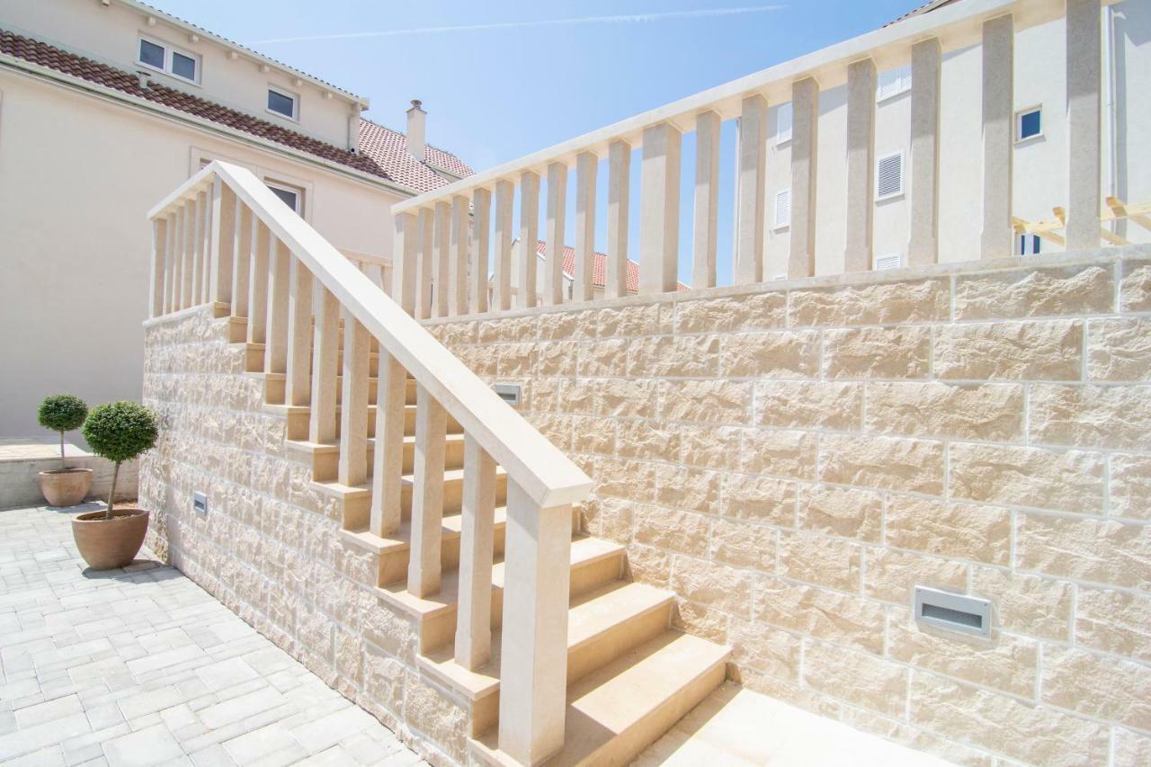 Apartments Sara 4 Bol Luaran gambar