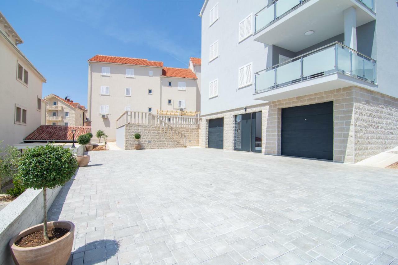 Apartments Sara 4 Bol Luaran gambar