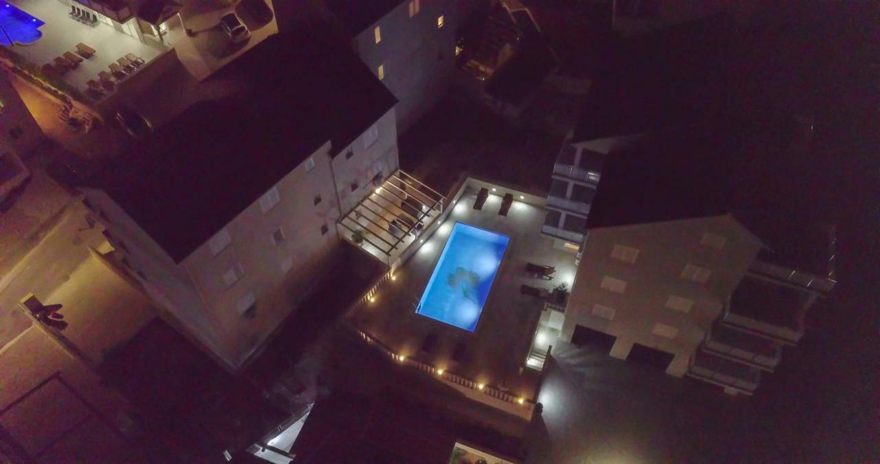 Apartments Sara 4 Bol Luaran gambar