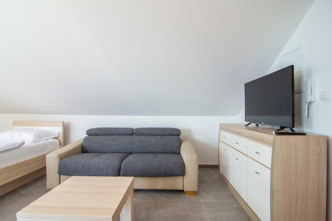 Apartments Sara 4 Bol Luaran gambar