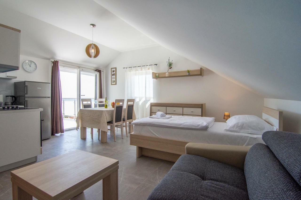 Apartments Sara 4 Bol Luaran gambar